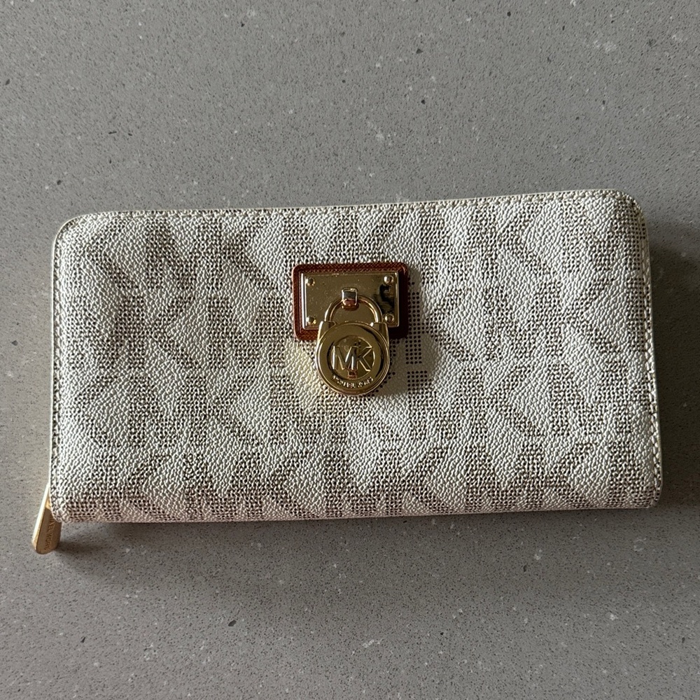 Michael Kors Textured Cream Wallet with Gold Accents padlock